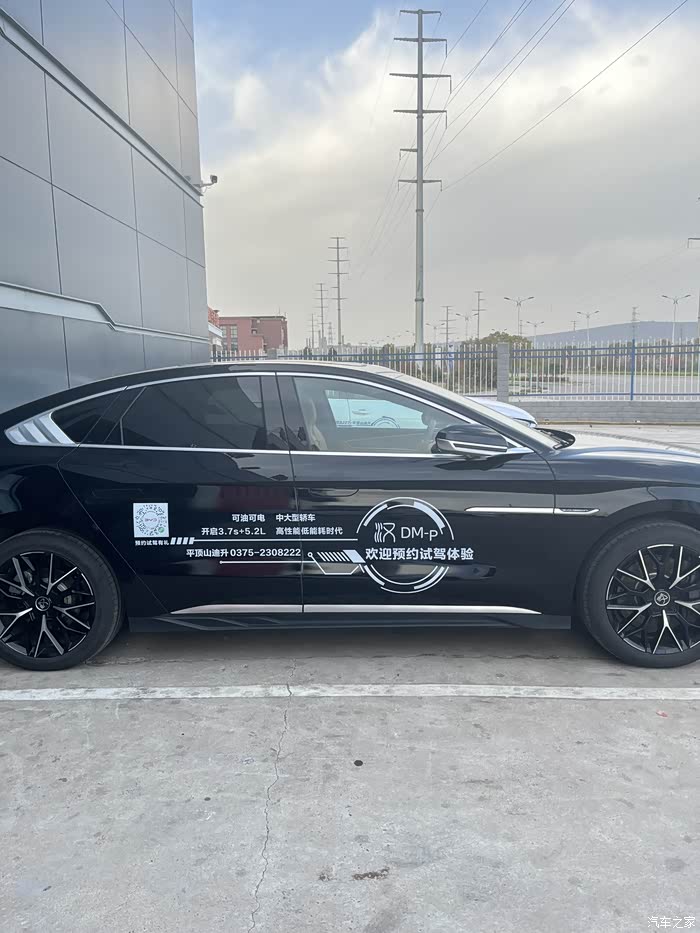 周末去看了比亚迪汉dmi荣耀版内饰真的好好看销售说展车