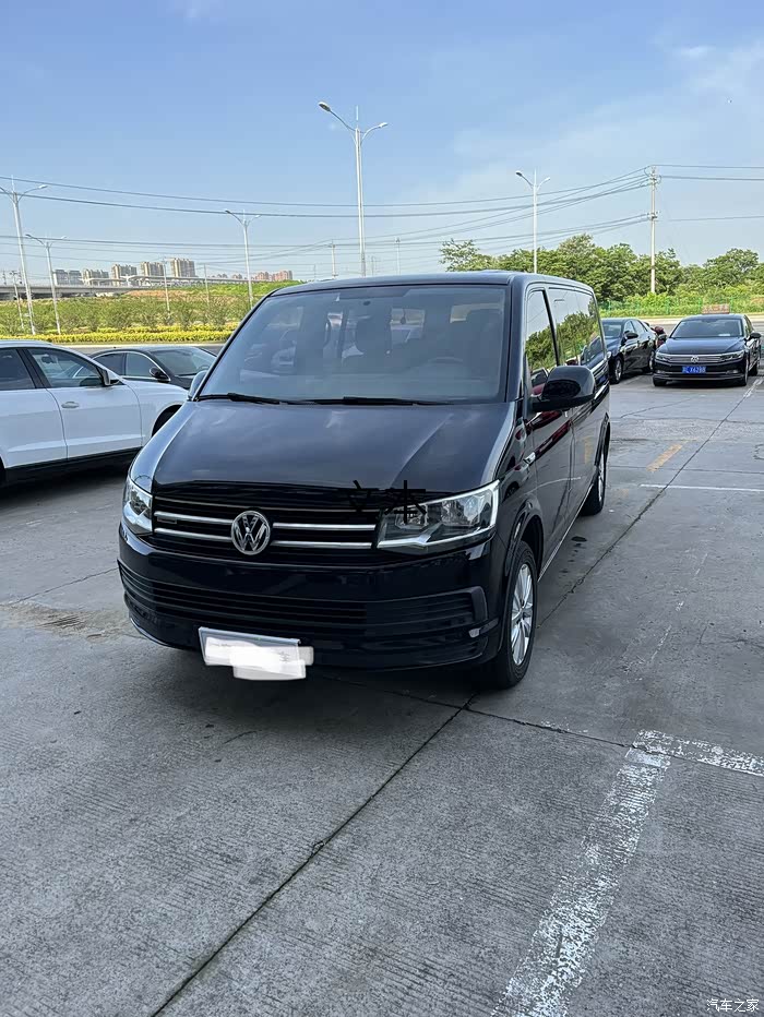 出2017年7月5门8座黑色凯路威