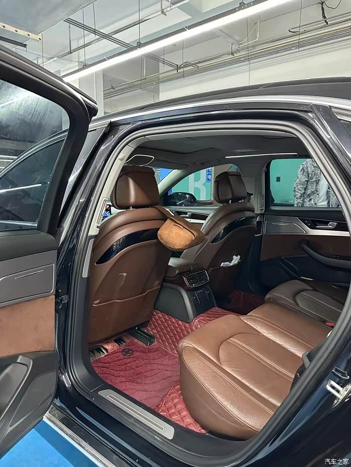 12年奥迪a8l 3.0t四驱 双电动座椅 前后加热记忆 全