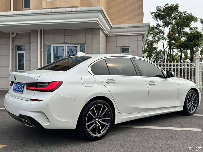 20款宝马325li m运动套装,一手车 6.2万公里,白红