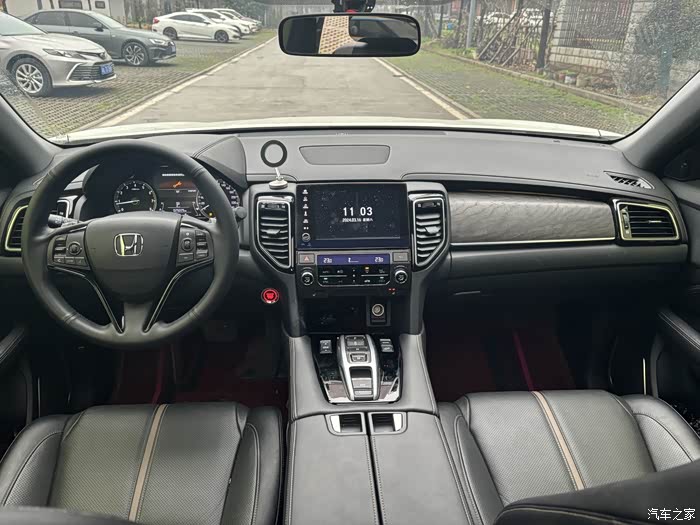 本田urv2020款370turbo两驱尊雅版行驶