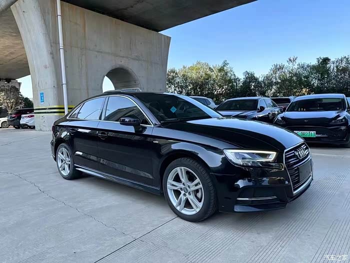 新到20年奥迪a3高配时尚版外黑内黑才开了2万多公里带