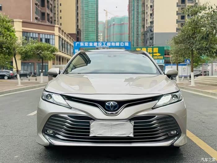 20年的双擎豪华版凯美瑞