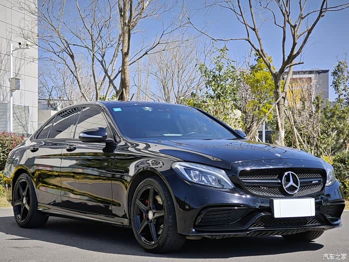 进口2015奔驰c30020t高功率发动机改装全身名牌