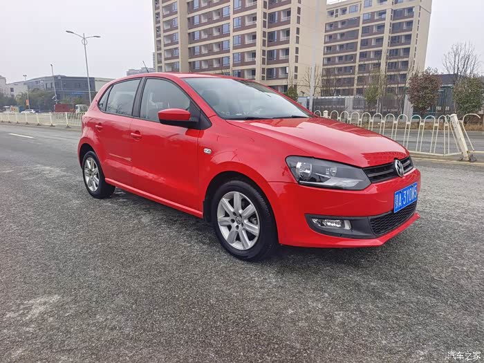 新到13年11月份上牌大众polo16自动挡高配大屏导