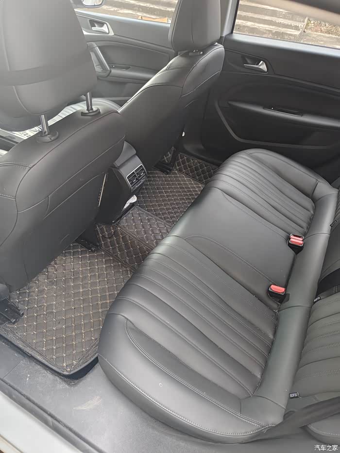 十万元你会选标致408还是国产车?