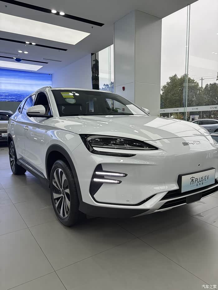 宋plus ev荣耀版是一款在新能源汽车市场中备受瞩目的车型