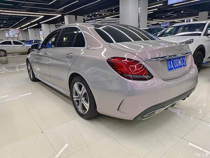 21款奔驰c260运动版跑了72000公里全车原版原漆贴