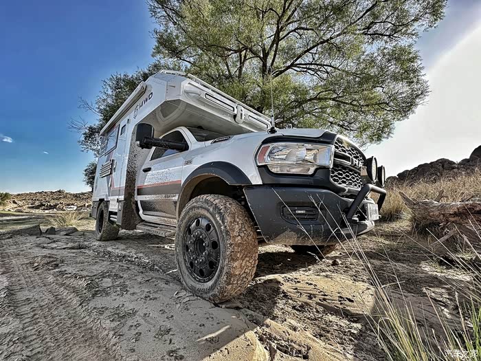 逃离城市喧嚣,驾驶旅美灵域5500s四驱越野房车去户外越野吧