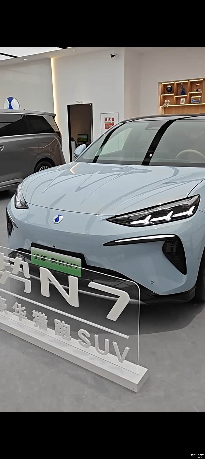 腾势n7和极氪001是两款市场关注度较高的纯电动车,它们在设