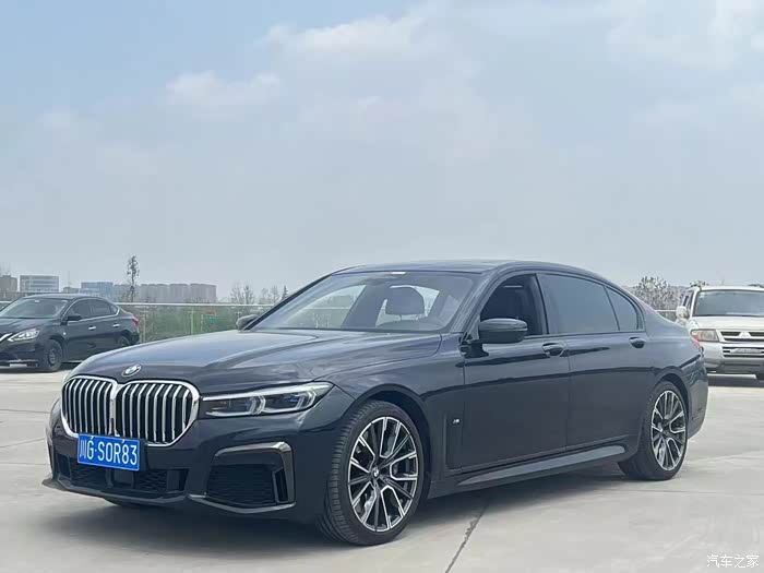 19年底宝马740lim尊享6万多公里原版车况一个面