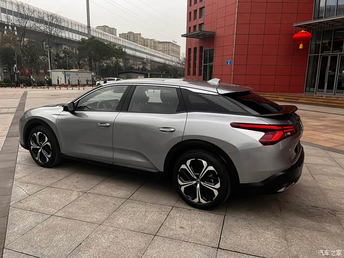 凡尔赛c5x销量稳健展现法系车魅力