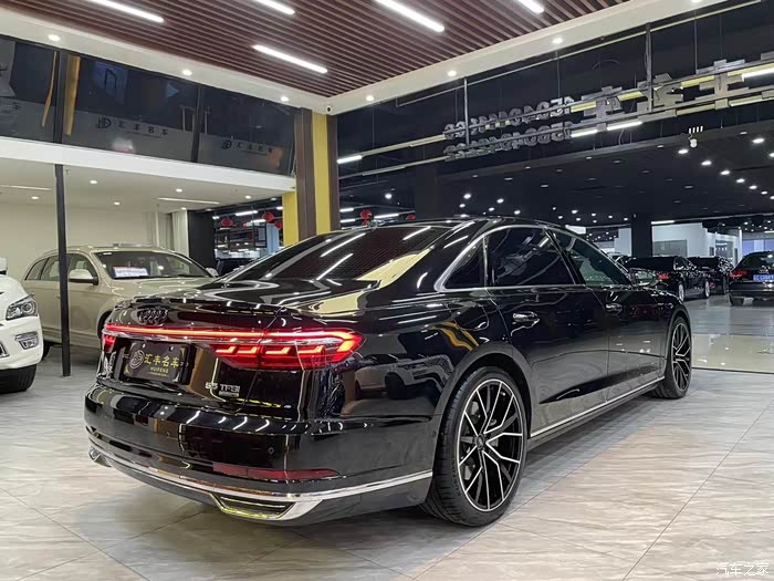 2018年奥迪a8l四座最顶配