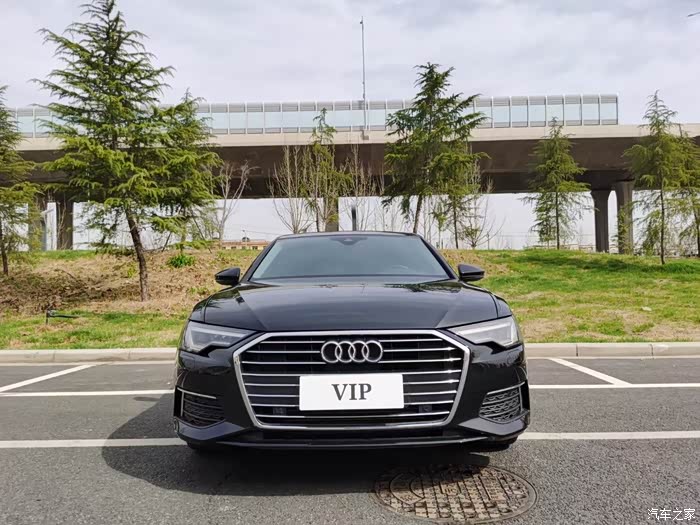 最新到家21年奥迪a6l,40甄选智雅,行驶5.8万公里.右