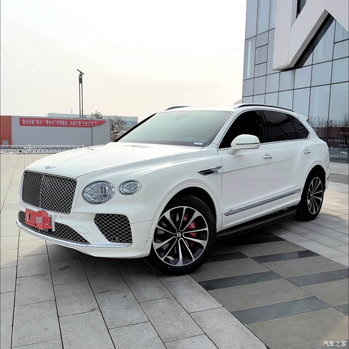 宾利添越2021款40tv8准新车有喜欢的朋友可