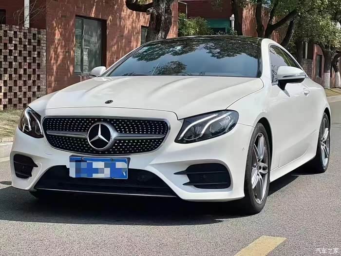 17年奔驰e200轿跑 美女一手车 全景天窗 大连屏 64色
