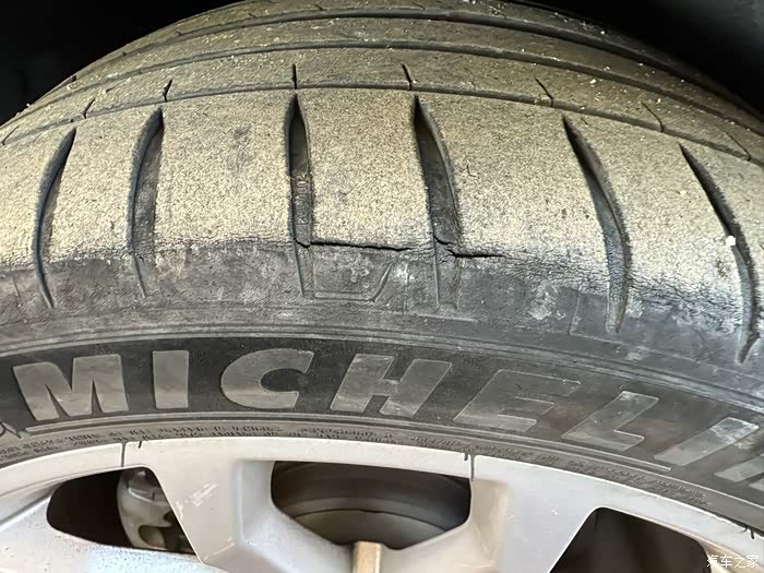 轮胎出现裂纹需要换吗