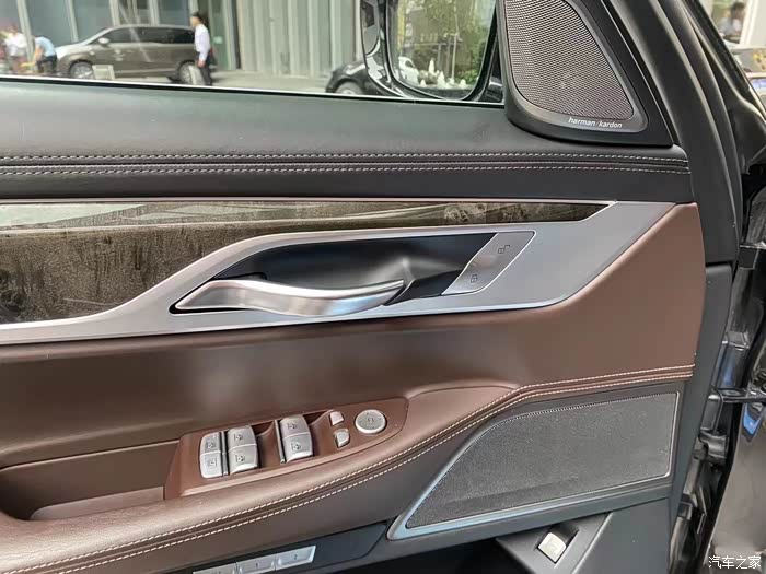 出18款宝马730li尊享卓越