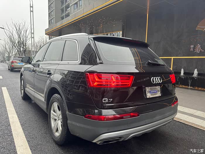 奥迪q72016款45tfsi技术型喜欢不要克制