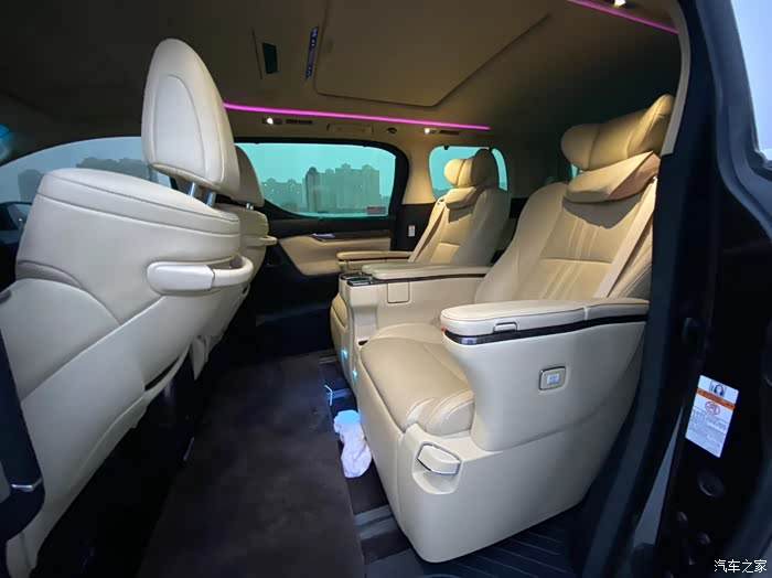 20年20款丰田埃尔法25l尊贵版120000km全程