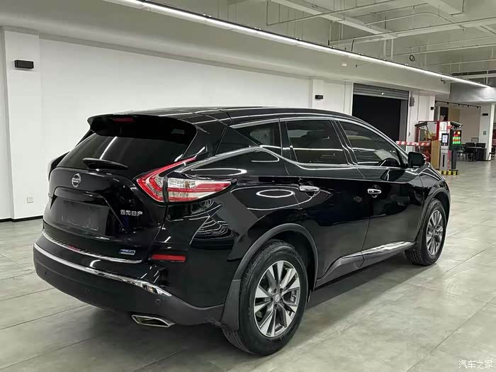 16年11月上牌日产楼兰2.5两驱 沪牌一手车