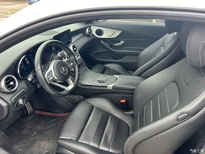 本地个人一手过进19年奔驰c260轿跑原版车况8万公里