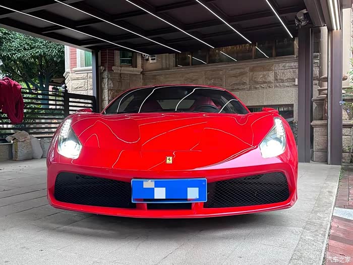 19年法拉利488gtb,原版原漆,8800公里,红/红,配