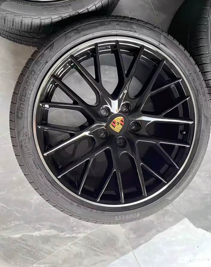 21寸保时捷帕拉梅拉轮毂轮胎感兴趣的可以来
