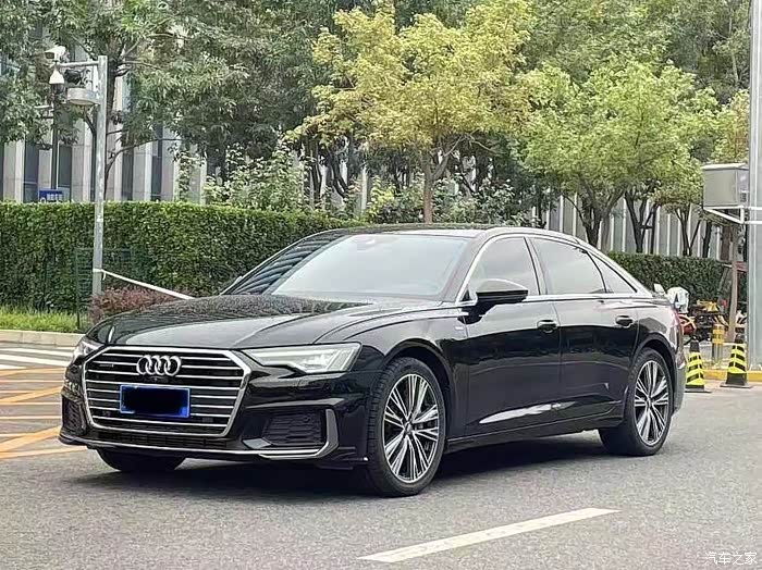 21年上牌奥迪a6l55尊享动感3万多公里