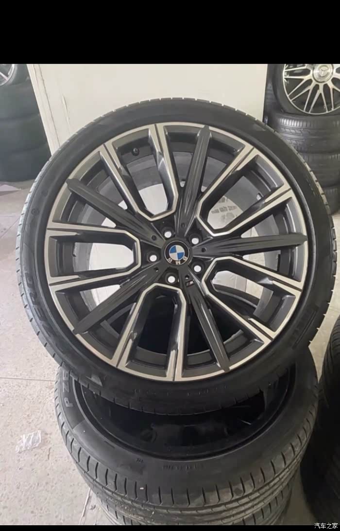 宝马7系这款高配轮毂真好看
