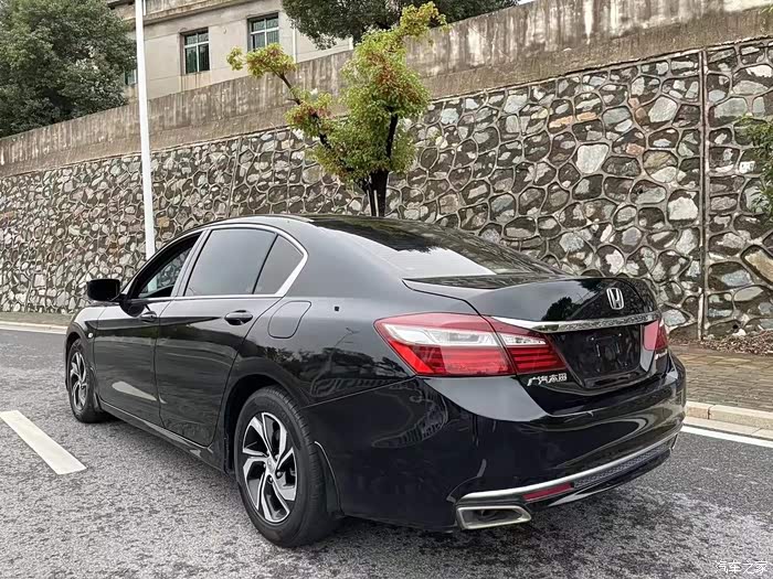 16年的九代雅阁原版车况78出