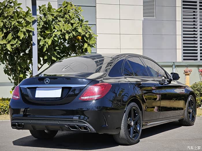 进口2015奔驰c30020t高功率发动机改装全身名牌