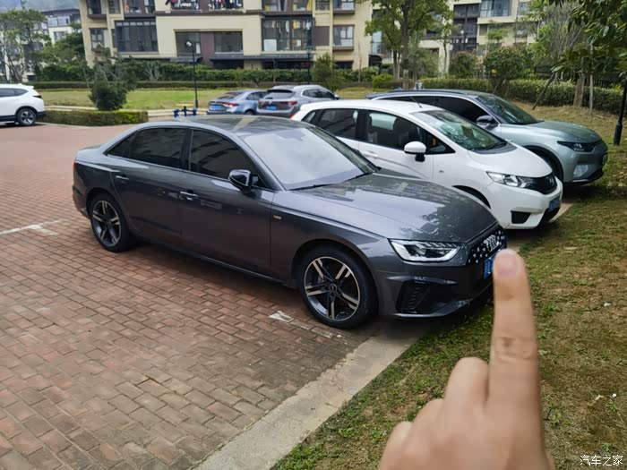 23款的奥迪a4l豪华,天云灰,上路时间22年7月底.现在里