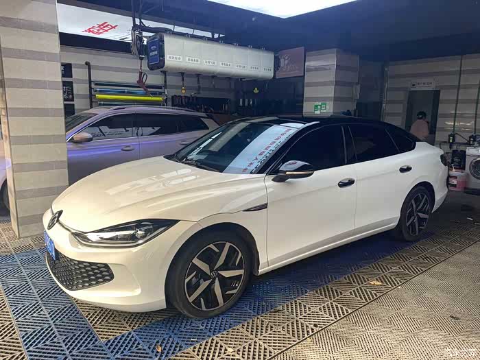 22款凌渡l悬浮顶