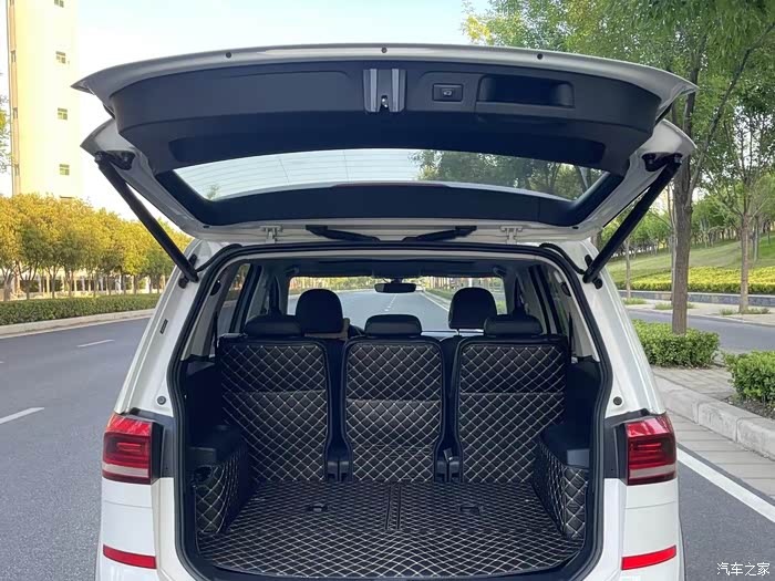 22年大众途安l拓届版 双电动座椅,座椅加热,电动尾门 空调