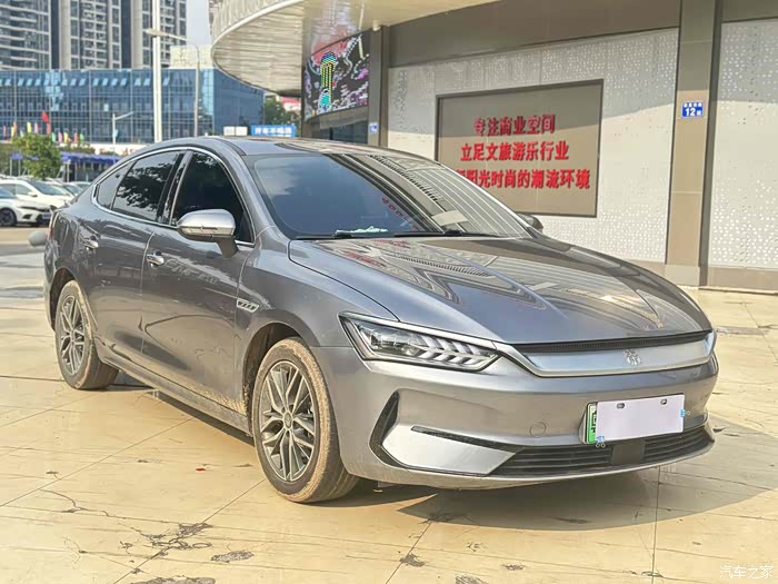 比亚迪秦plus 2021款ev 500km豪华型表显七万公