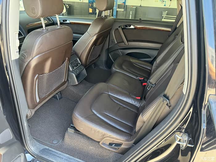 2013年12月底奥迪q7 35tfsi进取 3.0自动天窗