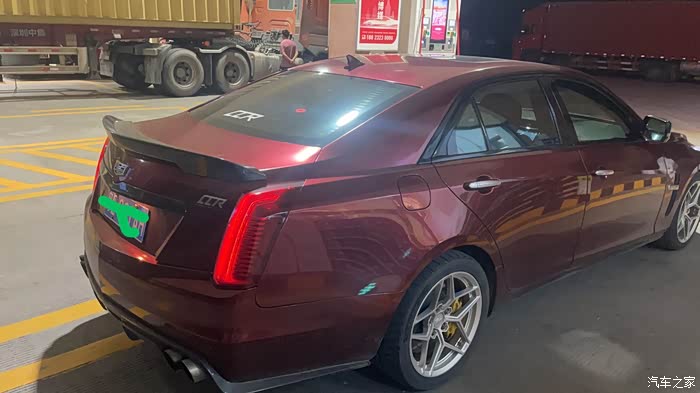 车主实拍凑个热闹凯迪拉克cts个人觉得这也属于一款经典车
