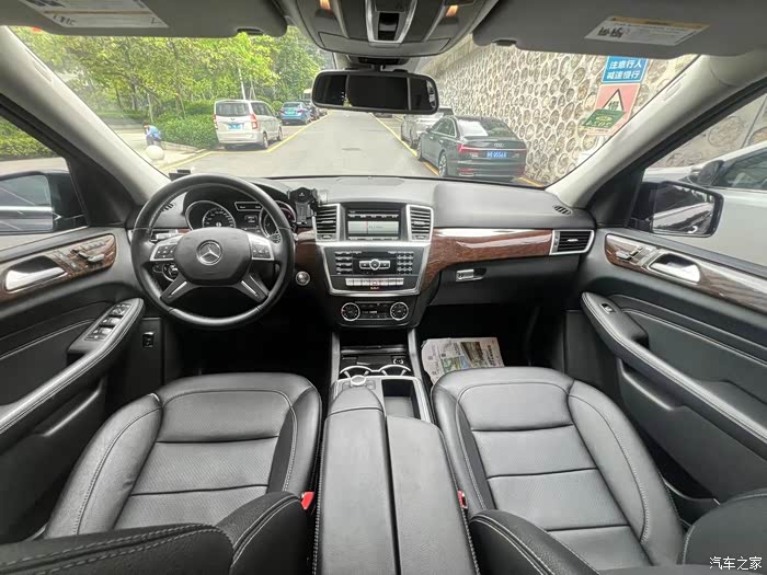 14年6月上牌奔驰ml350 cdi 柴油版 深圳牌一手车