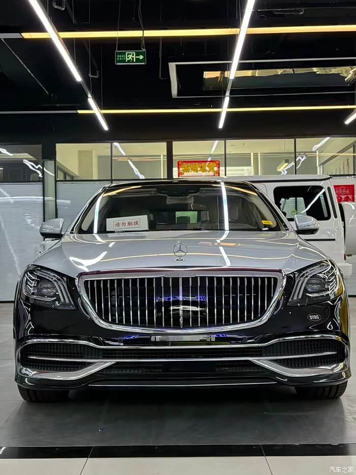 全新迈巴赫s560 银黑/米 配置:顶级大柏林之声音响,后排