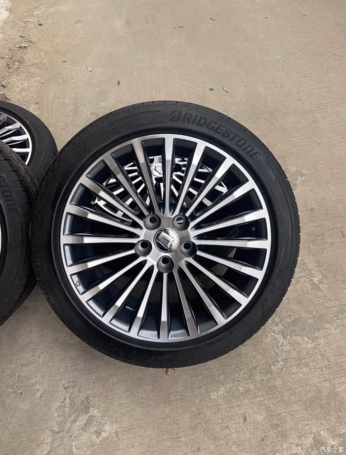 18寸丰田皇冠轮毂 原厂钢圈带胎一套,中意的约