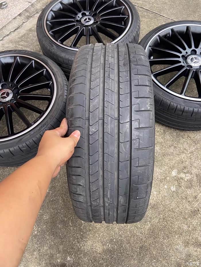 19寸amg奔驰轮毂熏黑一套刚到约起