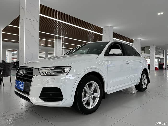 奥迪q32017款35tfsi时尚型