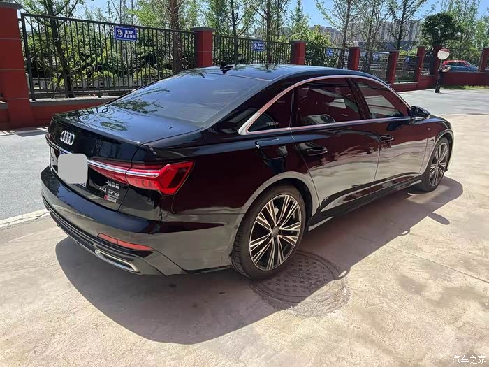 出 奥迪a6l 黑色45tfis四驱动感高功率 6.8万公里