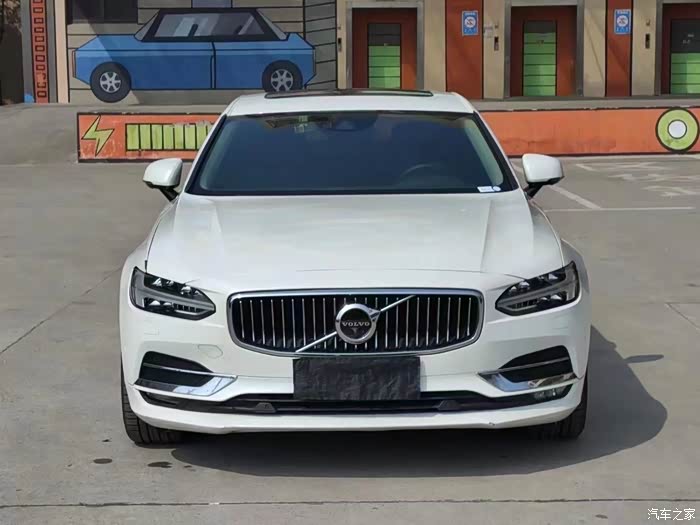 17年沃尔沃s90t5智雅高配外观简洁大气线条流畅内