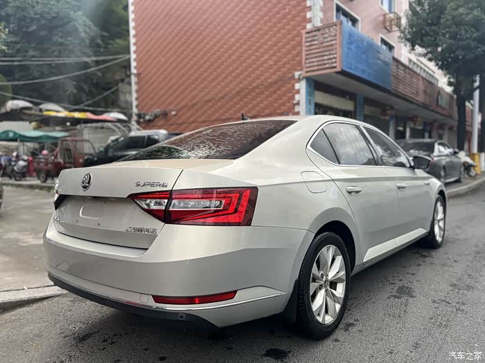 17年斯柯达速派14t自动挡私家一手精品车况胎压监测