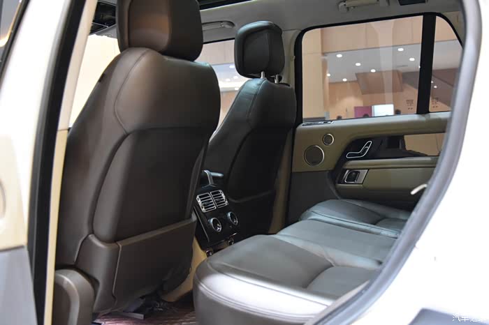 2018年路虎揽胜行政一手标轴最高配120000km座椅