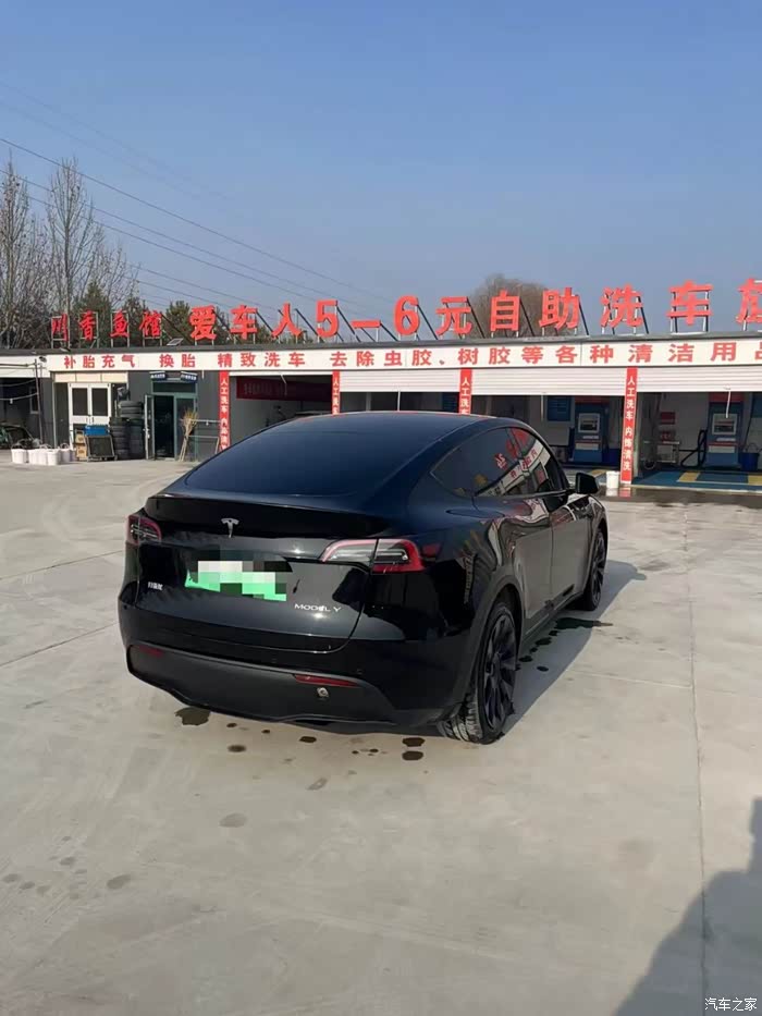 亏钱甩卖149821年特斯拉毛豆y标续换了一个灯机盖