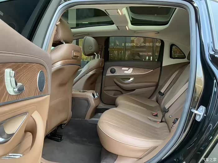 出19年奔驰e300l豪华版个人一手车实表66万公里