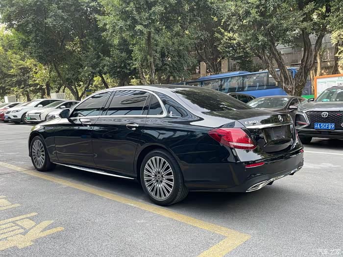 新到18年奔驰e300l全款26xx首付36800提车